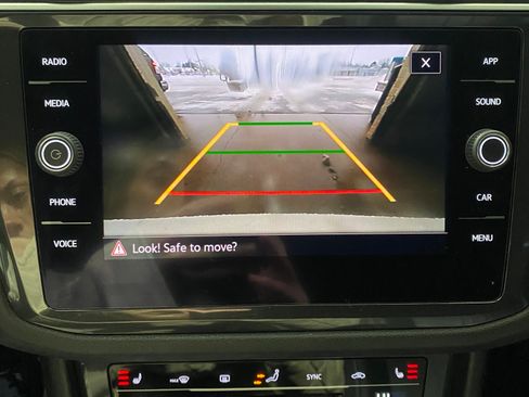 Used 2022 Volkswagen Tiguan SE image 19