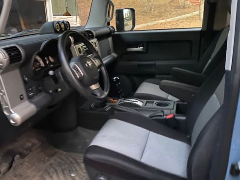 Used 2014 Toyota FJ Cruiser 4WD image 4