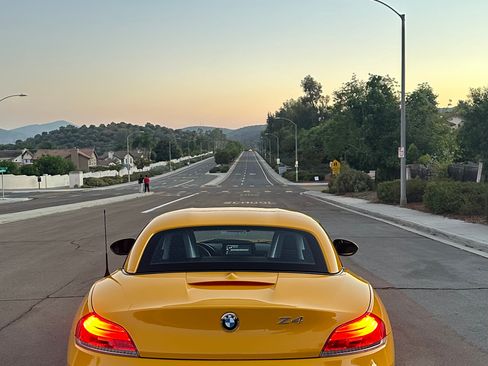 Used 2011 BMW Z4 sDrive35is RWD image 9