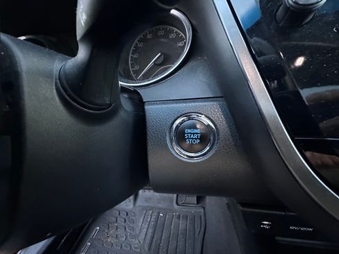 Used 2019 Toyota Camry SE image 11