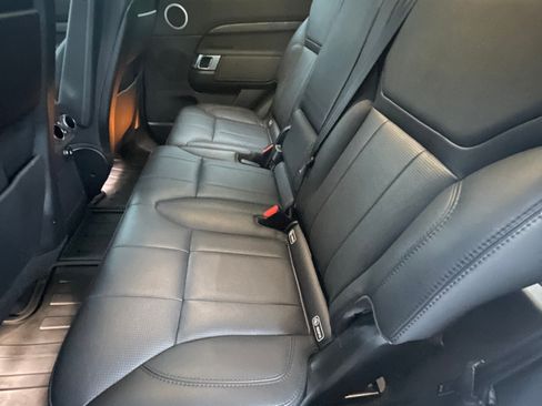 Used 2020 Land Rover Discovery HSE image 24