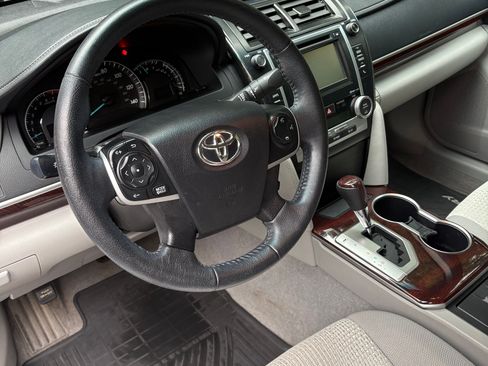 Used 2014 Toyota Camry XLE FWD image 16