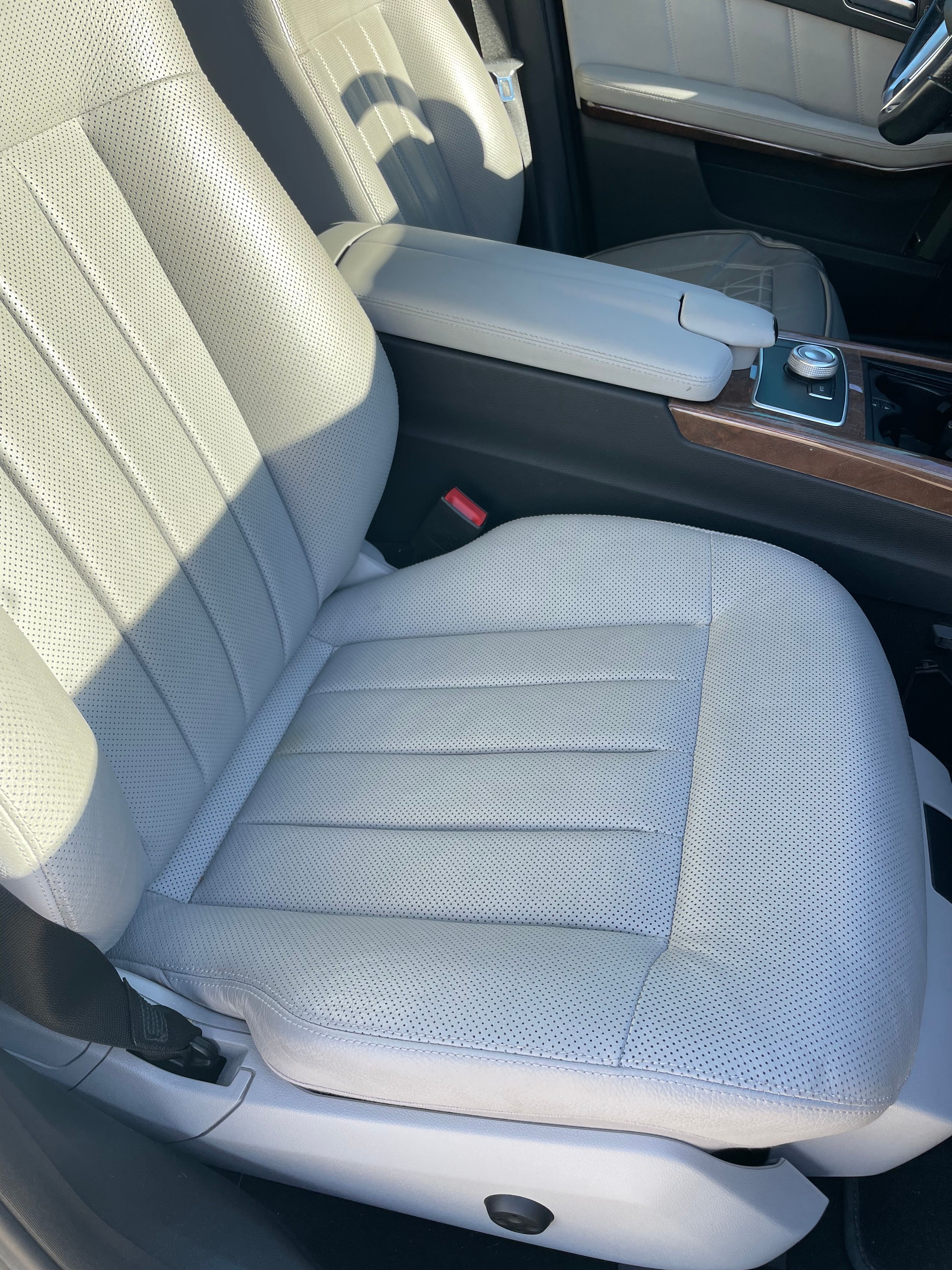Used 2012 Mercedes-Benz E 550 4MATIC Sedan image 27