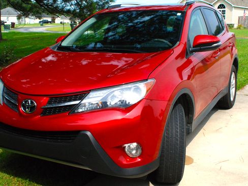Used 2014 Toyota RAV4 XLE FWD image 4