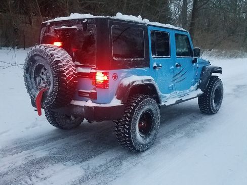 Used 2017 Jeep Wrangler Unlimited Sport w/ Connectivity Group image 2