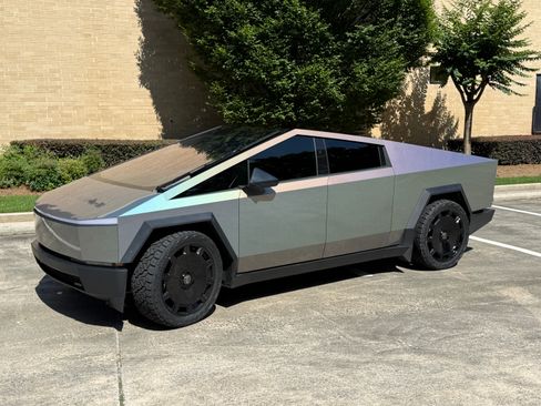 Used 2025 Tesla Cybertruck AWD Crew Cab image 12