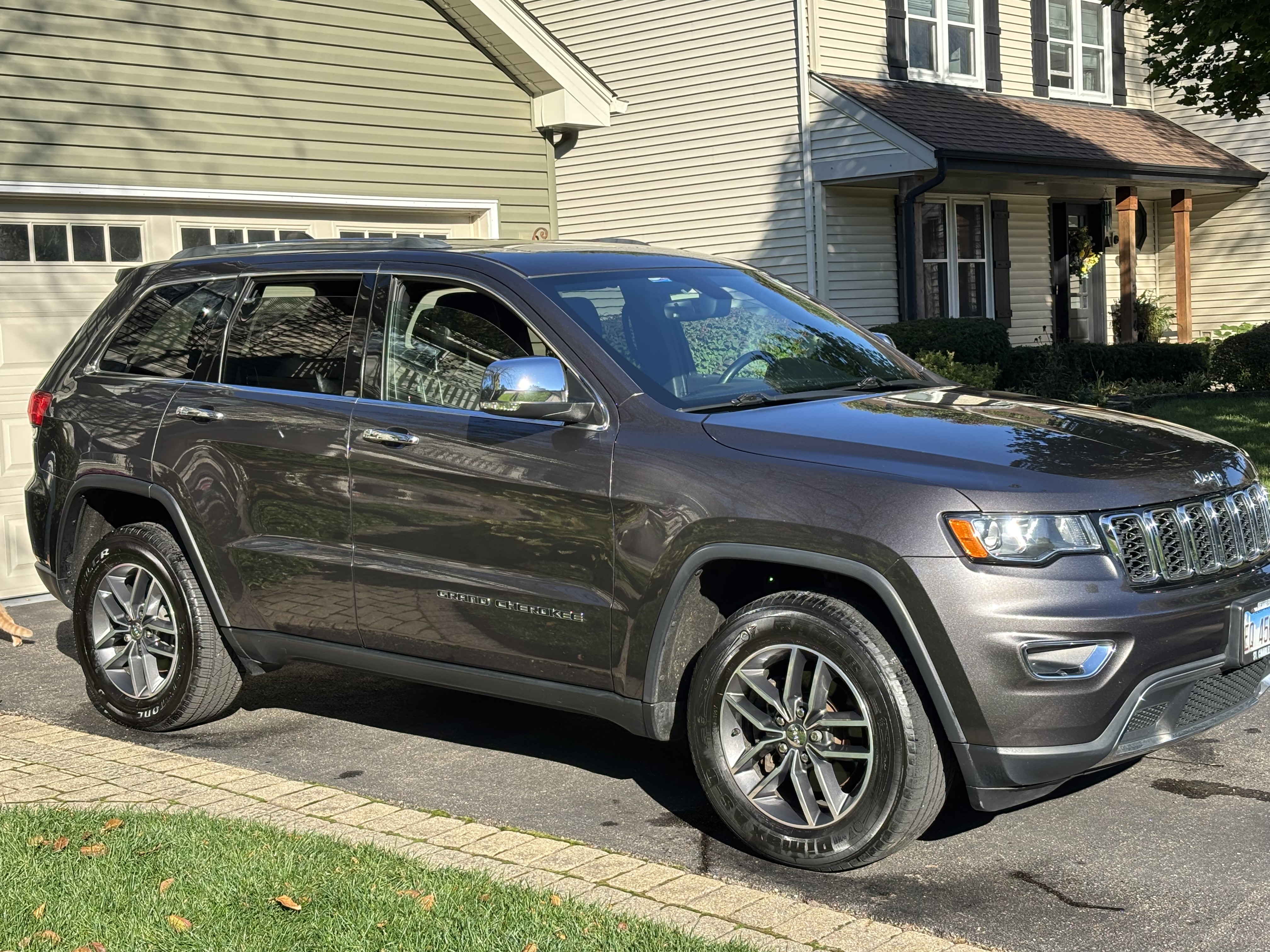 Used 2018 Jeep Grand Cherokee Limited AWD/4WD image 5