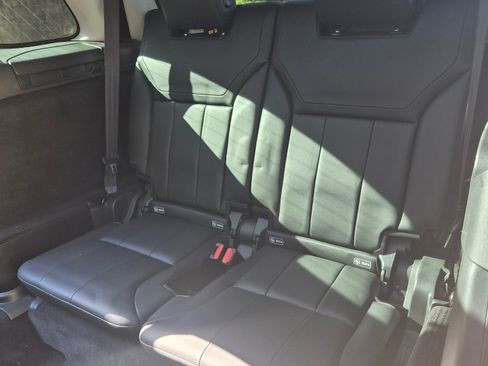 Used 2018 Land Rover Discovery SE image 22