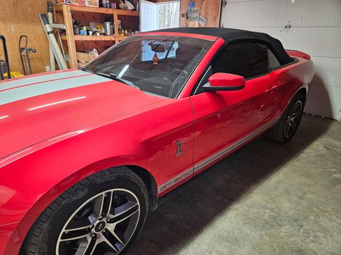 Used 2010 Ford Mustang Shelby GT500 RWD image 9