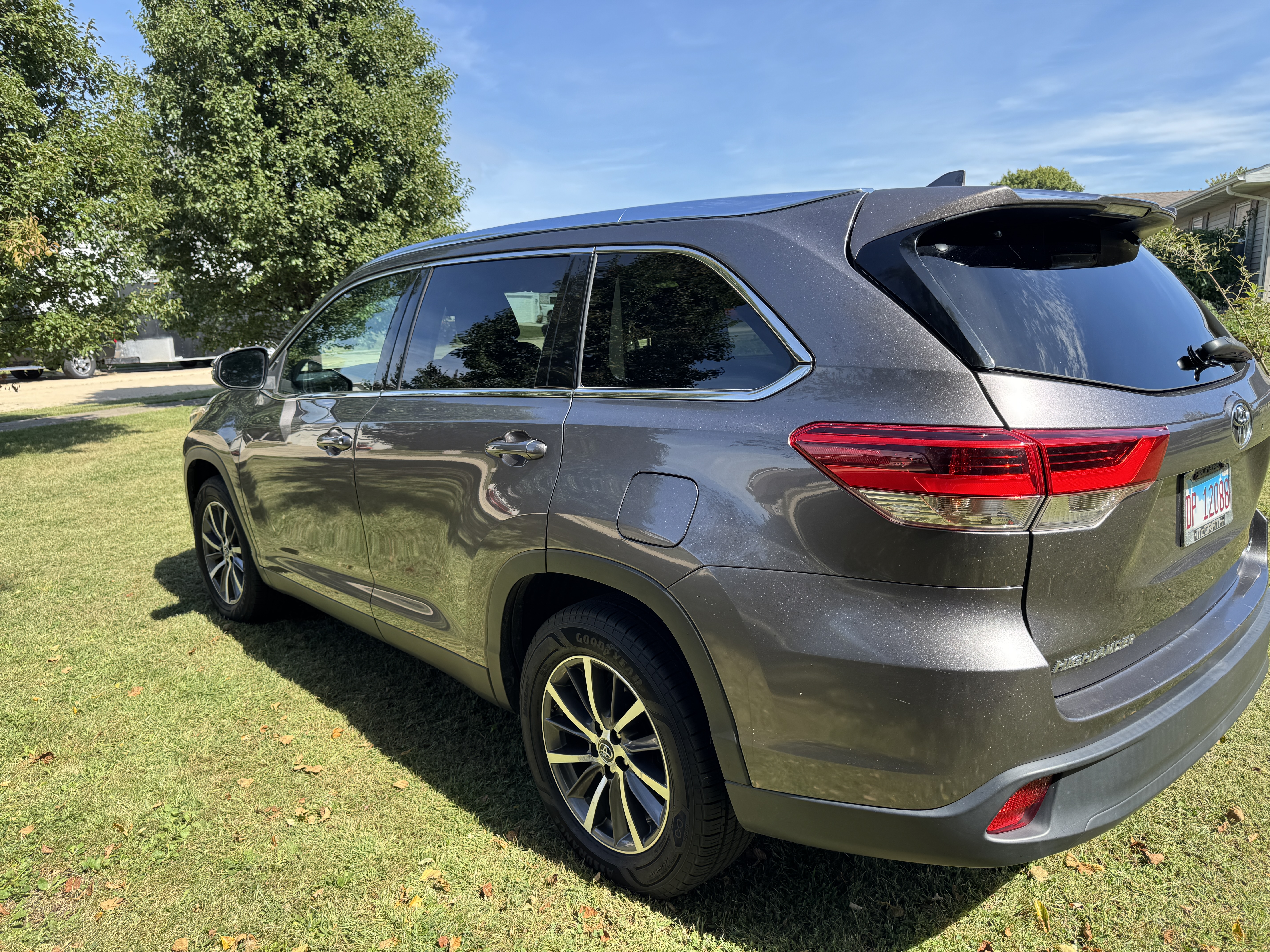 Used 2019 Toyota Highlander XLE FWD image 10