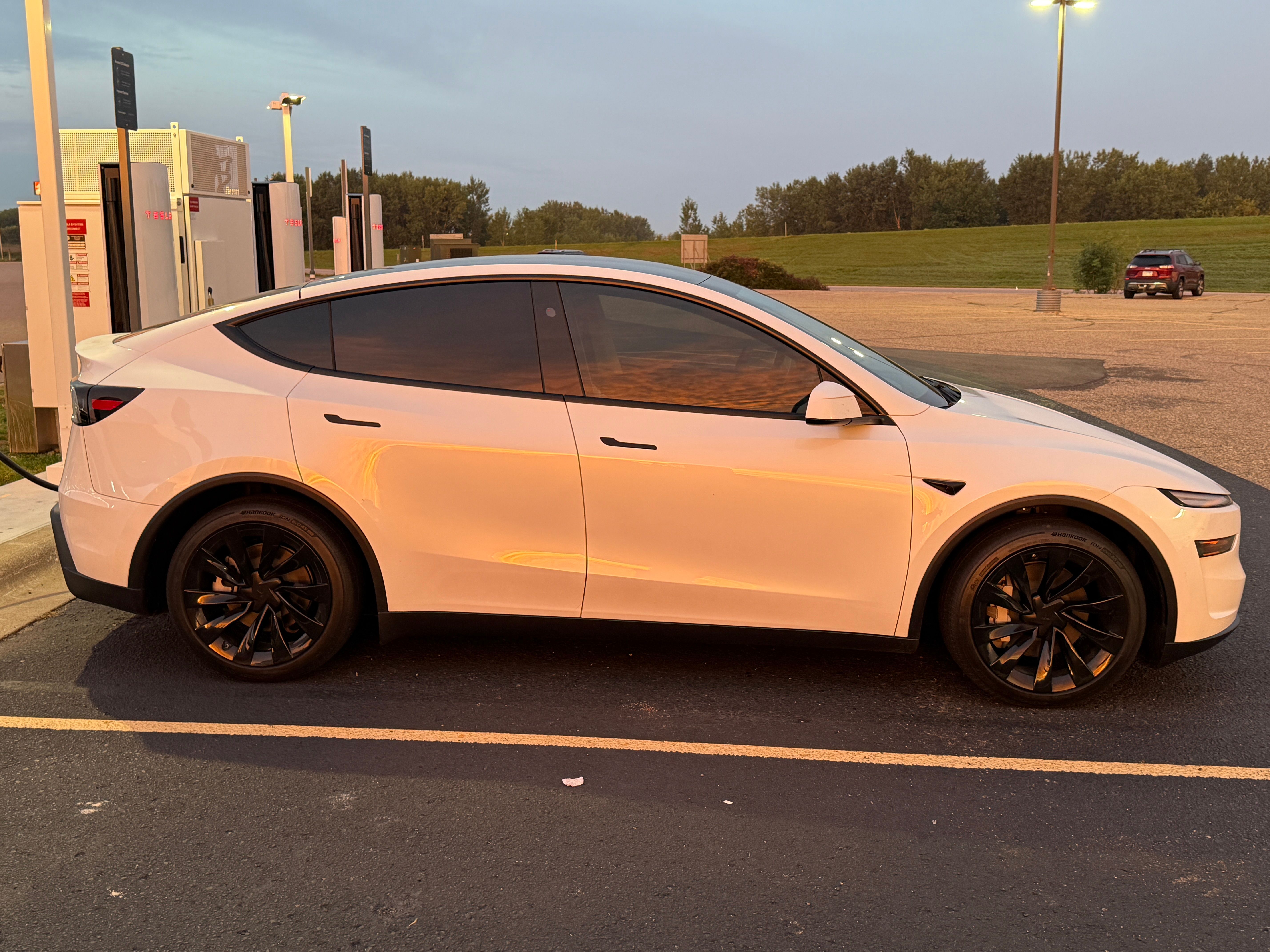 Used 2026 Tesla Model Y Long Range AWD/4WD image 5