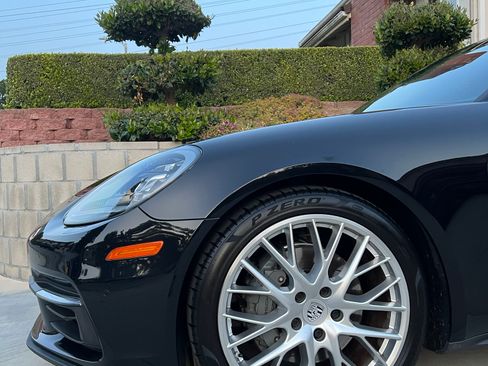 Used 2018 Porsche Panamera 4S image 15