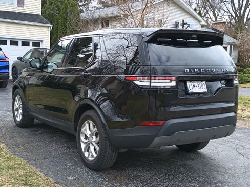 Used 2020 Land Rover Discovery SE image 8