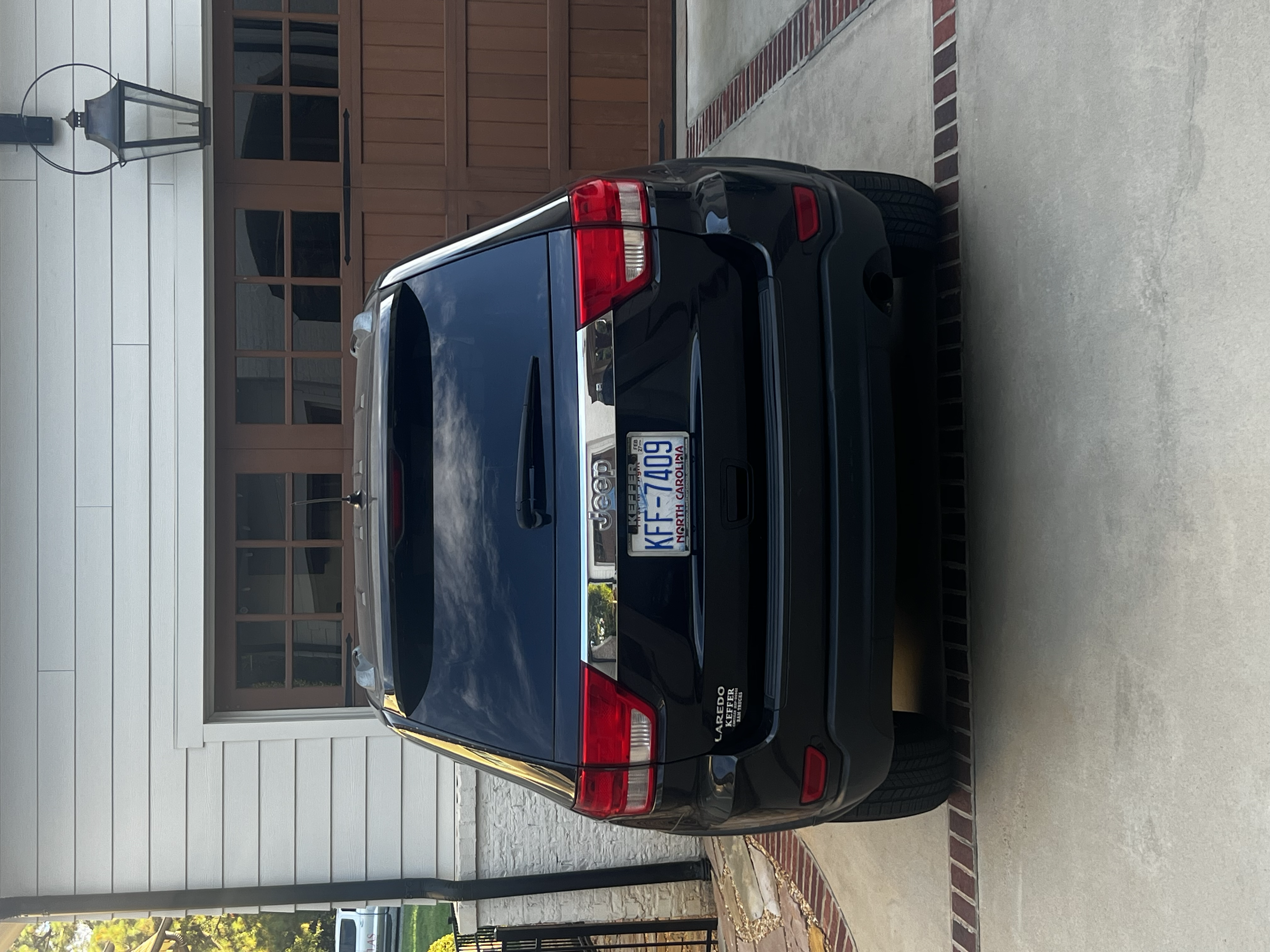 Used 2012 Jeep Grand Cherokee Laredo w/ Laredo E Group RWD image 2