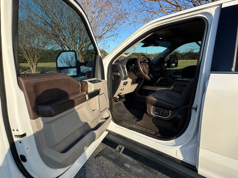 Used 2018 Ford F250 Limited image 6