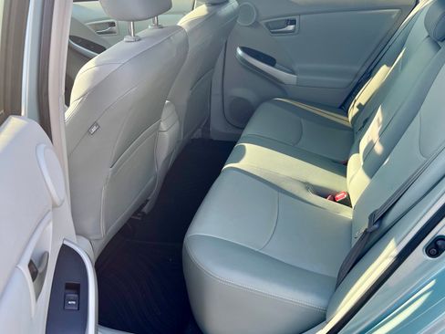 Used 2013 Toyota Prius Five image 17