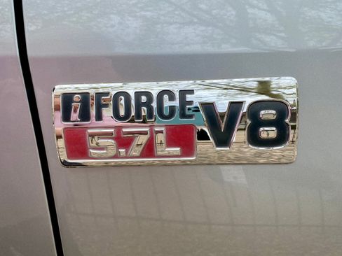 Used 2011 Toyota Tundra 4x4 CrewMax w/ Tow Pkg image 9