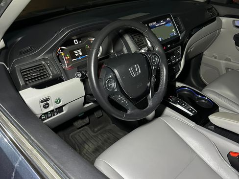Used 2017 Honda Pilot Touring image 11