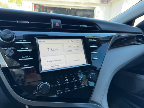 Used 2019 Toyota Camry LE image 12