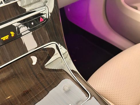 Used 2022 Mercedes-Benz GLC 300 w/ Premium Package Lite image 11