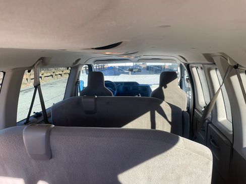 Used 2011 Ford E-350 and Econoline 350 XLT image 13