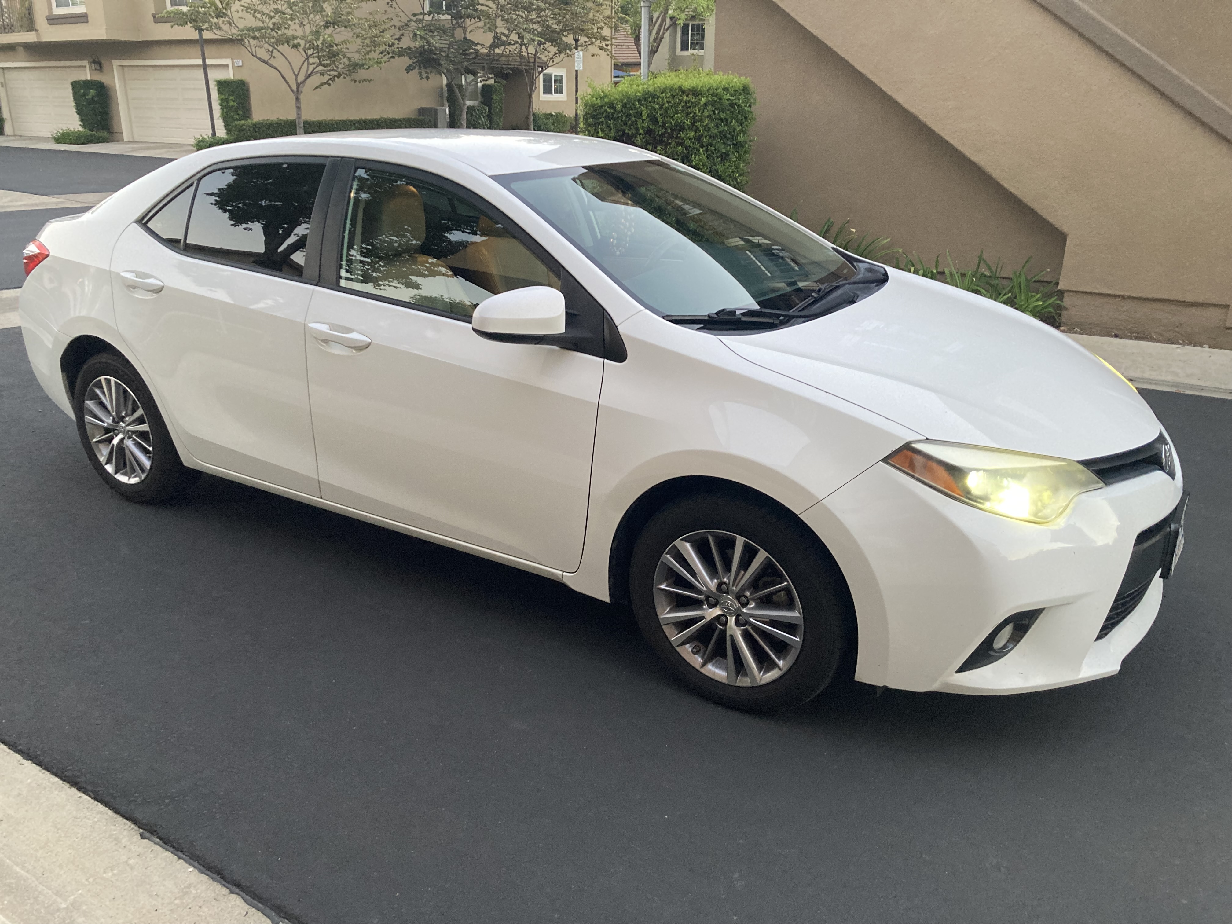Used 2015 Toyota Corolla LE FWD image 2