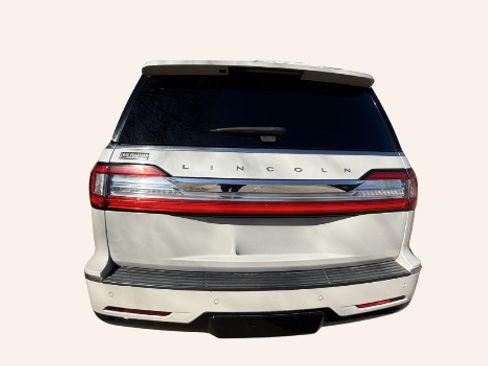 Used 2021 Lincoln Navigator Reserve w/ Luxury Package image 5