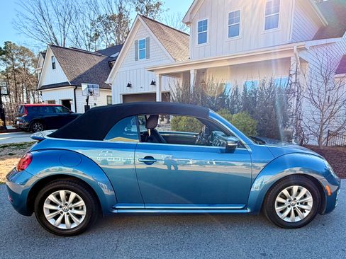 Used 2019 Volkswagen Beetle 2.0T SE image 4