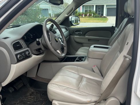 Used 2012 Chevrolet Suburban LT image 10