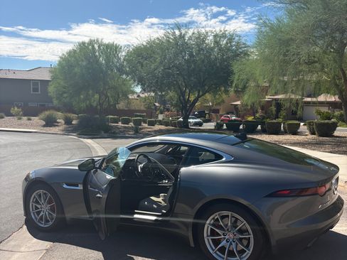 Used 2019 Jaguar F-TYPE Coupe RWD image 9