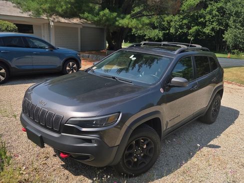 Used 2019 Jeep Cherokee Trailhawk w/ Comfort/Convenience Group AWD/4WD image 5
