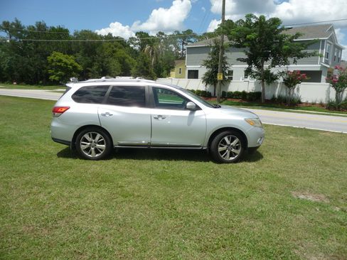 Used 2014 Nissan Pathfinder Platinum FWD image 16