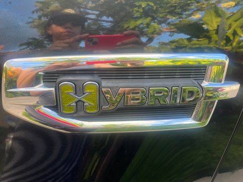 Used 2013 Cadillac Escalade Platinum image 8