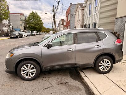 Used 2016 Nissan Rogue SV w/ SV Premium Package