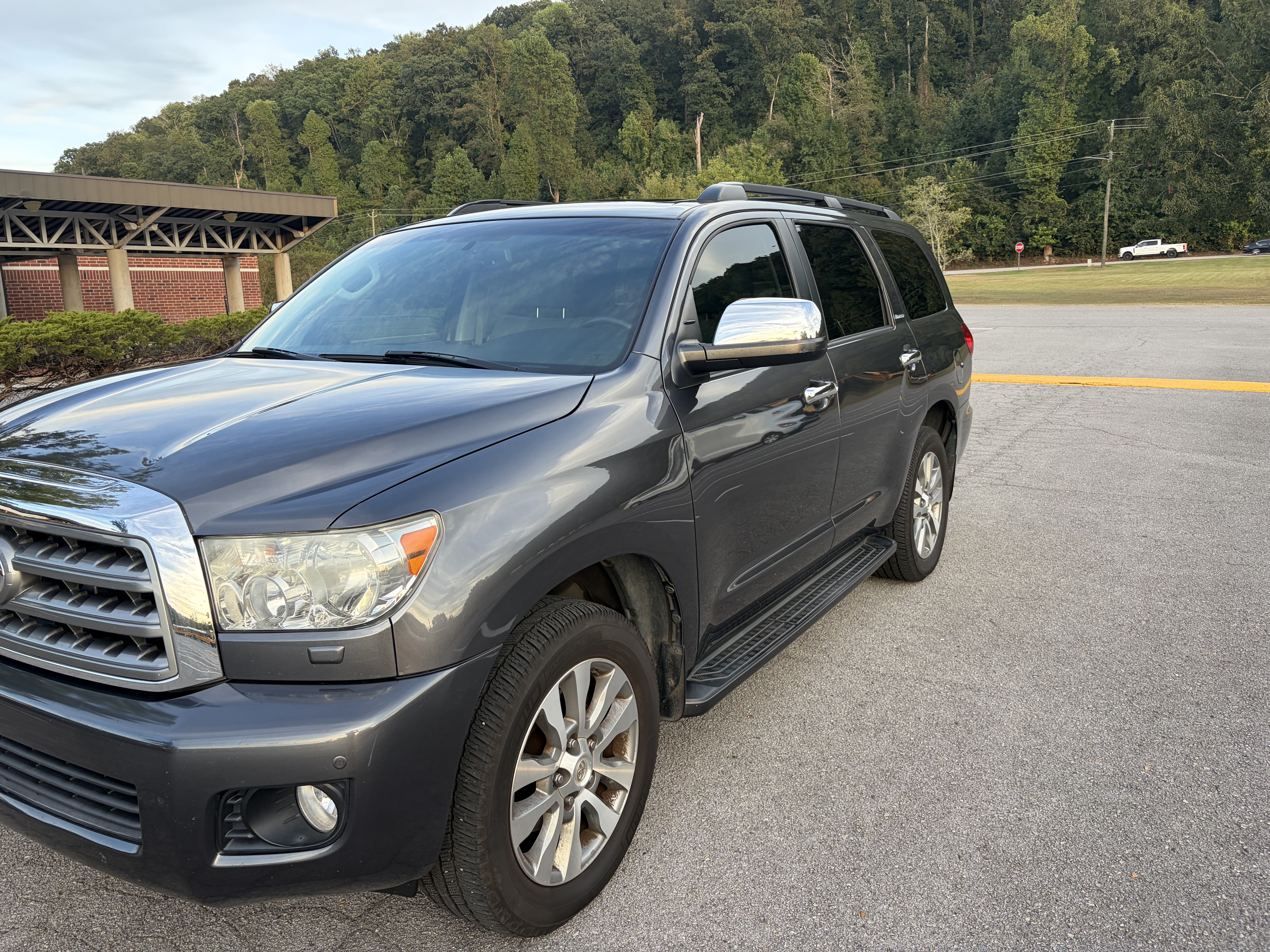 Used 2016 Toyota Sequoia Limited w/ Safety & Convenience Package RWD image 5