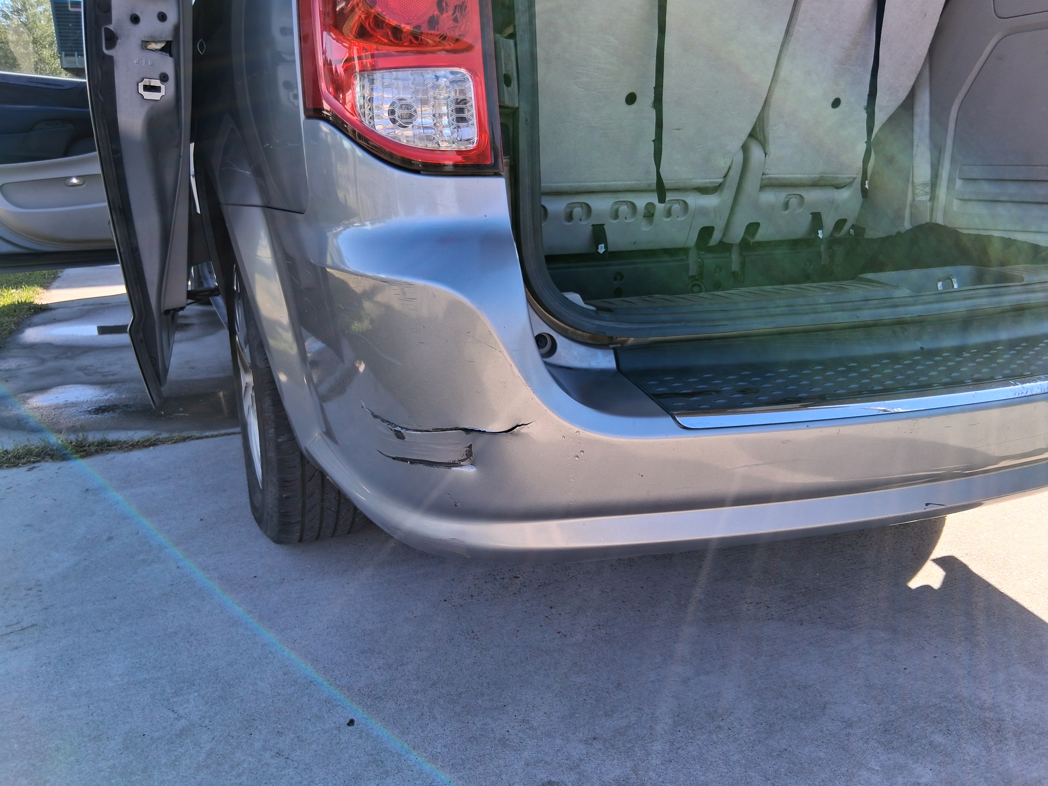 Used 2013 Dodge Grand Caravan American Value Package w/ UConnect Hands-Free Group FWD image 10