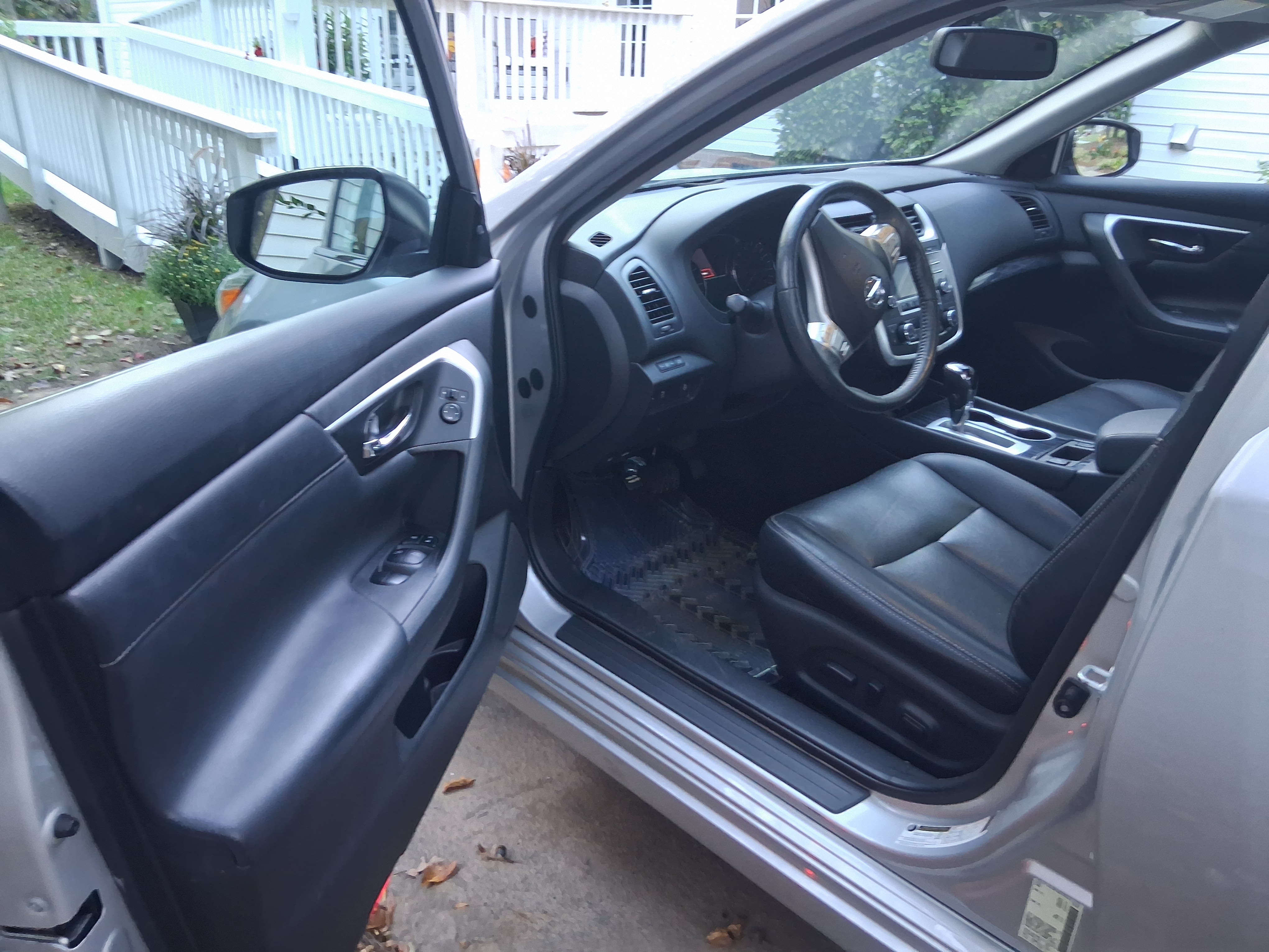 Used 2016 Nissan Altima 2.5 SL w/ Moonroof Package FWD image 10