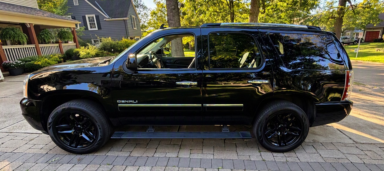 Used 2013 GMC Yukon Denali AWD/4WD image 1