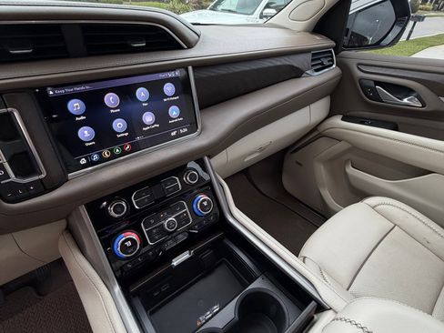 Used 2021 GMC Yukon XL Denali image 12