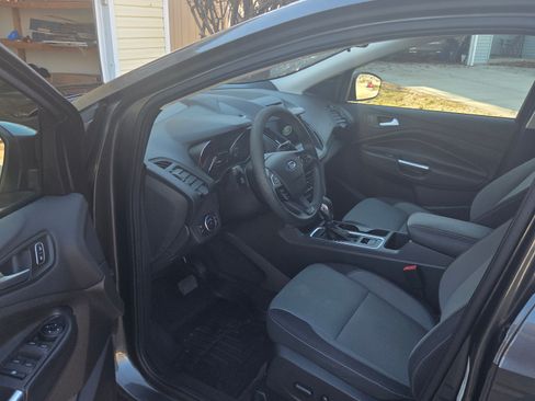 Used 2018 Ford Escape SE w/ SE Sync 3 Package image 6