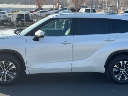 Used 2021 Toyota Highlander XLE