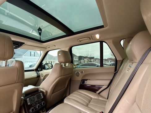 Used 2015 Land Rover Range Rover HSE image 13