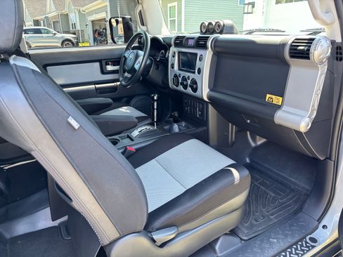 Used 2013 Toyota FJ Cruiser 4WD w/ Trail Teams Special Edition image 16