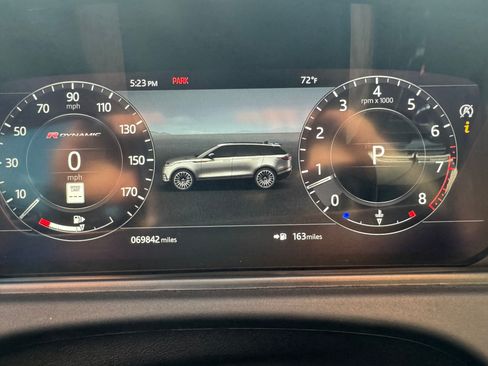 Used 2019 Land Rover Range Rover Velar R-Dynamic SE image 12