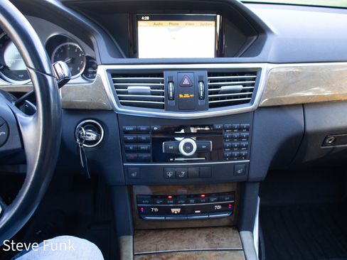 Used 2011 Mercedes-Benz E 350 4MATIC Sedan image 9