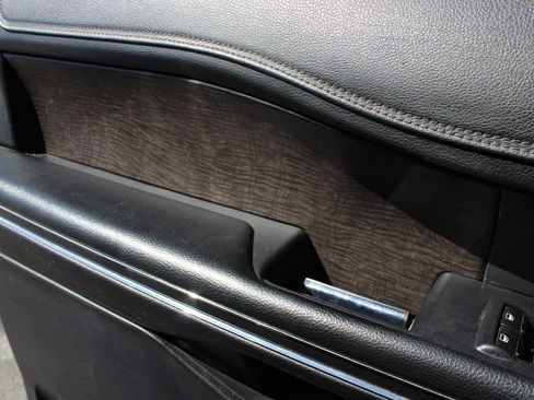 Used 2018 Ford Expedition Limited w/ Equipment Group 302A image 18