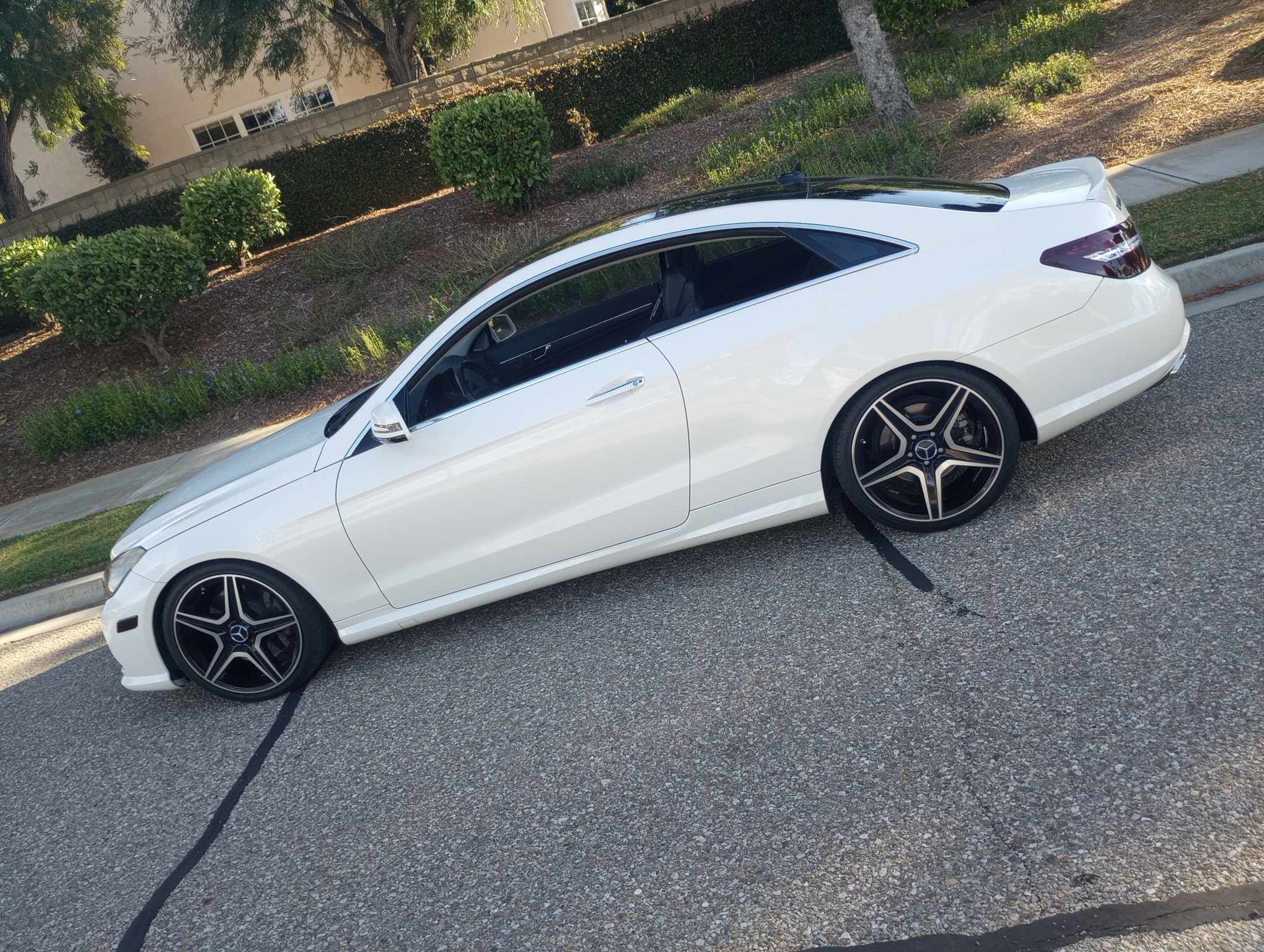 Used 2010 Mercedes-Benz E 550 Coupe image 1