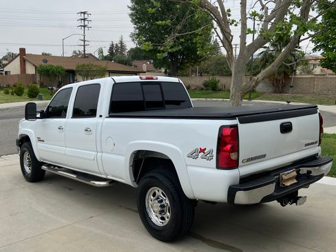 Used 2005 Chevrolet Silverado 2500 LT w/ Heavy-Duty Power Package image 8