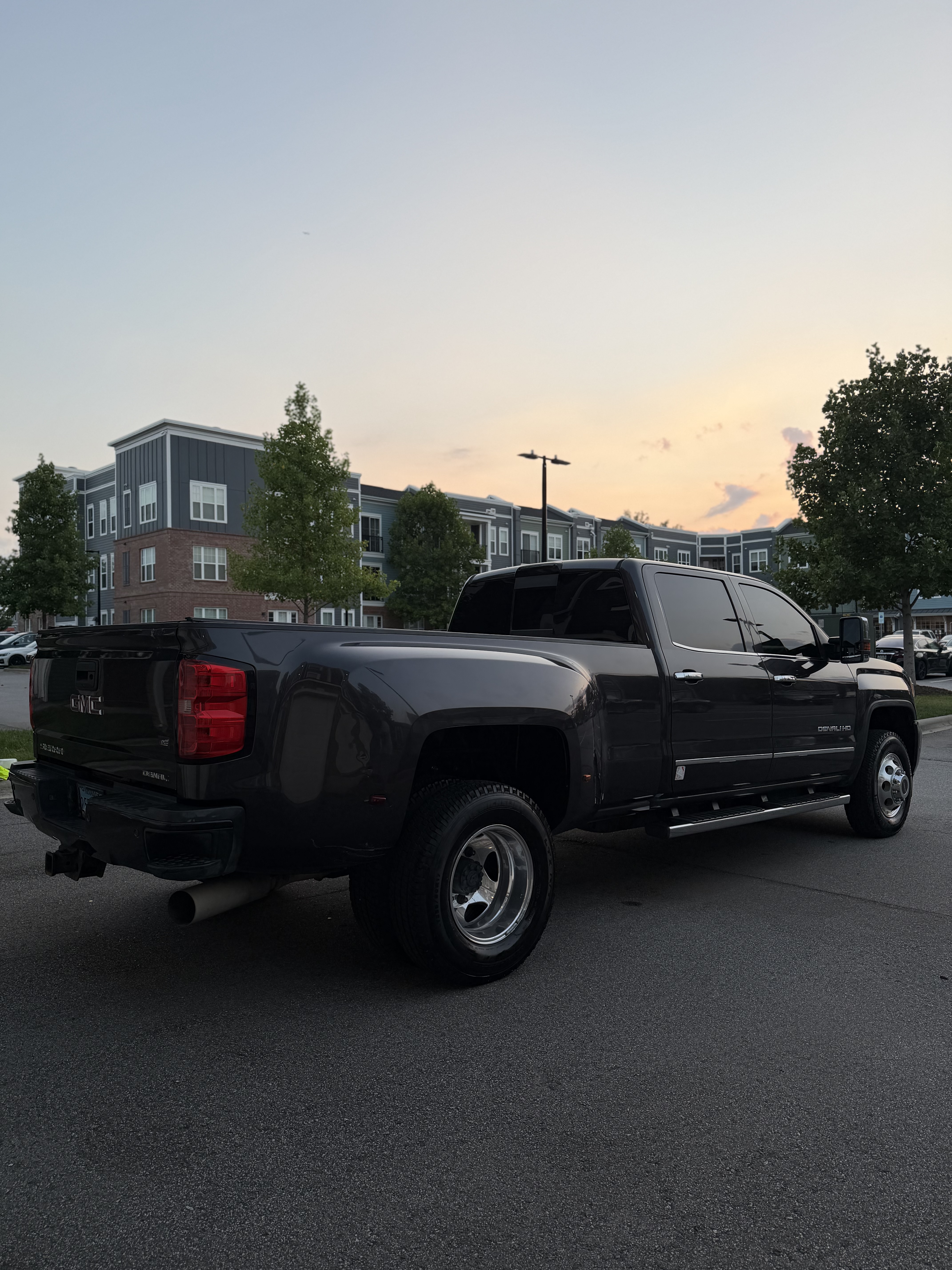 Used 2015 GMC Sierra 3500 Denali w/ Duramax Plus Package AWD/4WD image 21