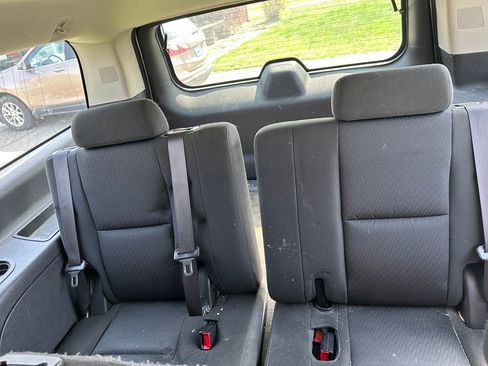 Used 2013 Chevrolet Suburban LS image 6